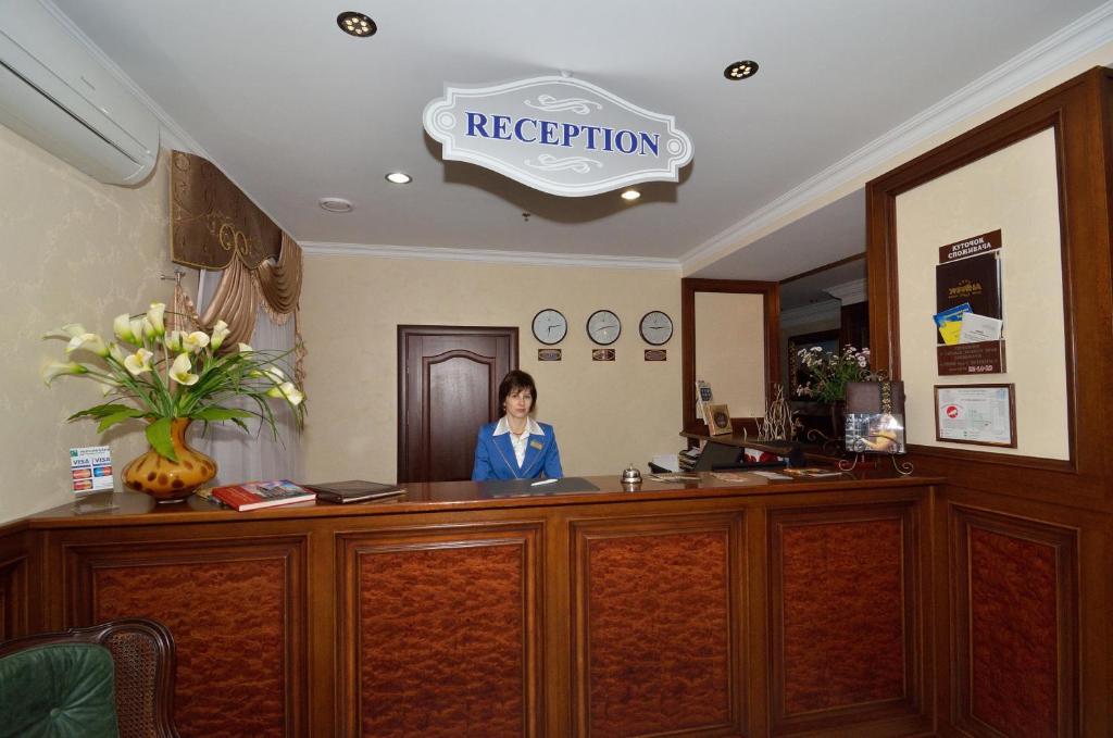 Hotel Ukraine Riwne Exterior foto